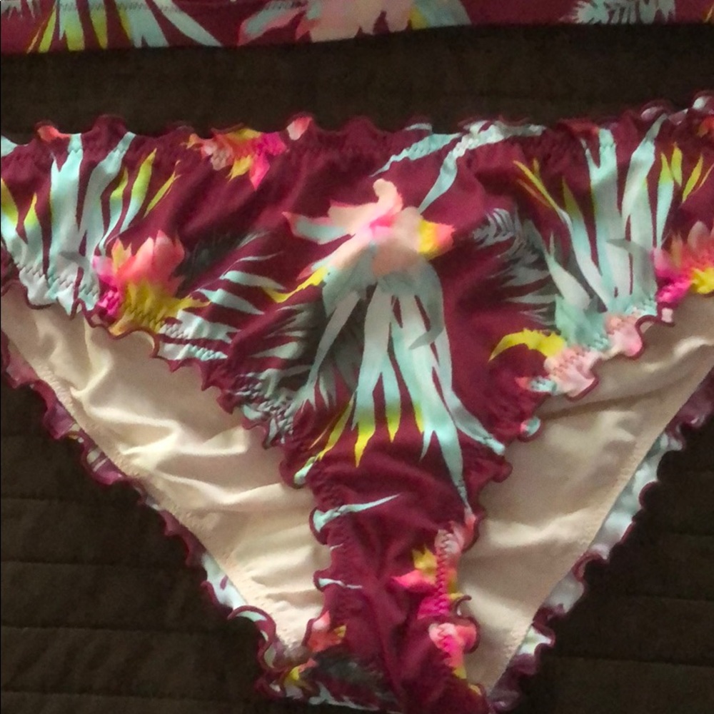 Two piece bikini 👙 - Picture 2 of 9